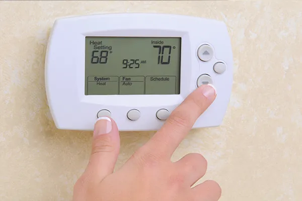 An image showing a thermostat